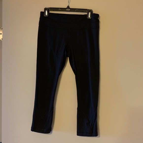 lululemon athletica Pants - Lululemon wunder under 22” leggings